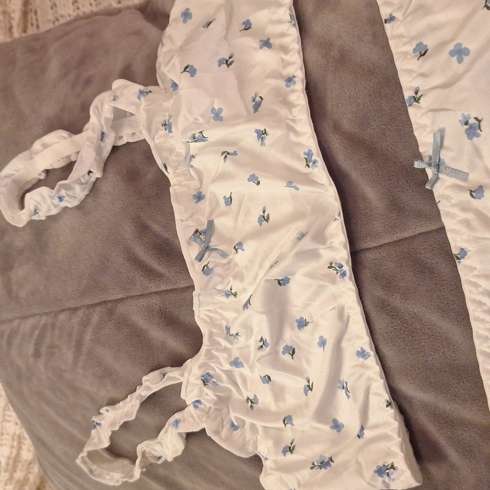Floral White and Blue Floral Lingerie Set Size L - Picture 2 of 6